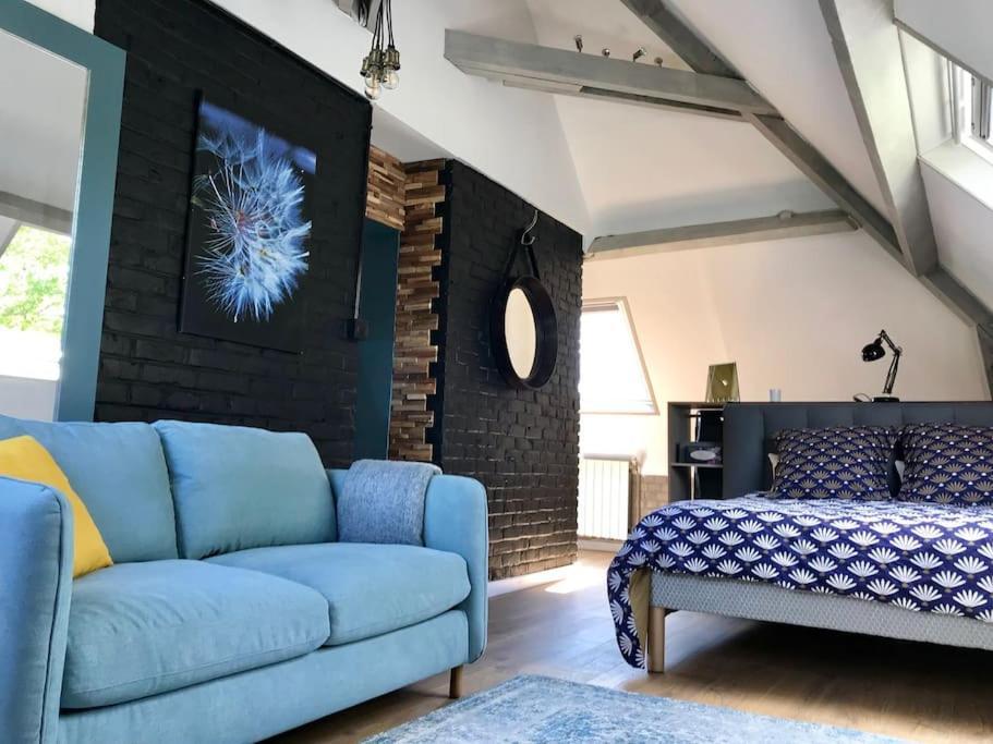 Atypique Style Loft Apartment Phalempin Bagian luar foto